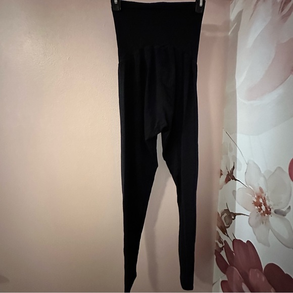Motherhood Maternity | Essential Stretch Full Length Black Leggings (size M) - Picture 4 of 7